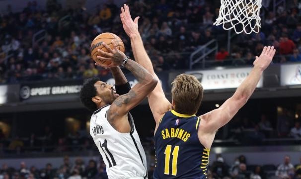 欧文赛季首秀姗姗来迟 篮网三巨头终于完成合体