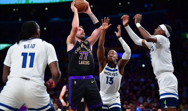 开云官网-湖人为何连克强敌？东契奇雷迪克赛后发言一针见血，詹姆斯尴尬了