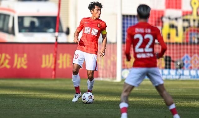 开云app-【2021中超总结之广州】为广州之名 挺过最艰难赛季